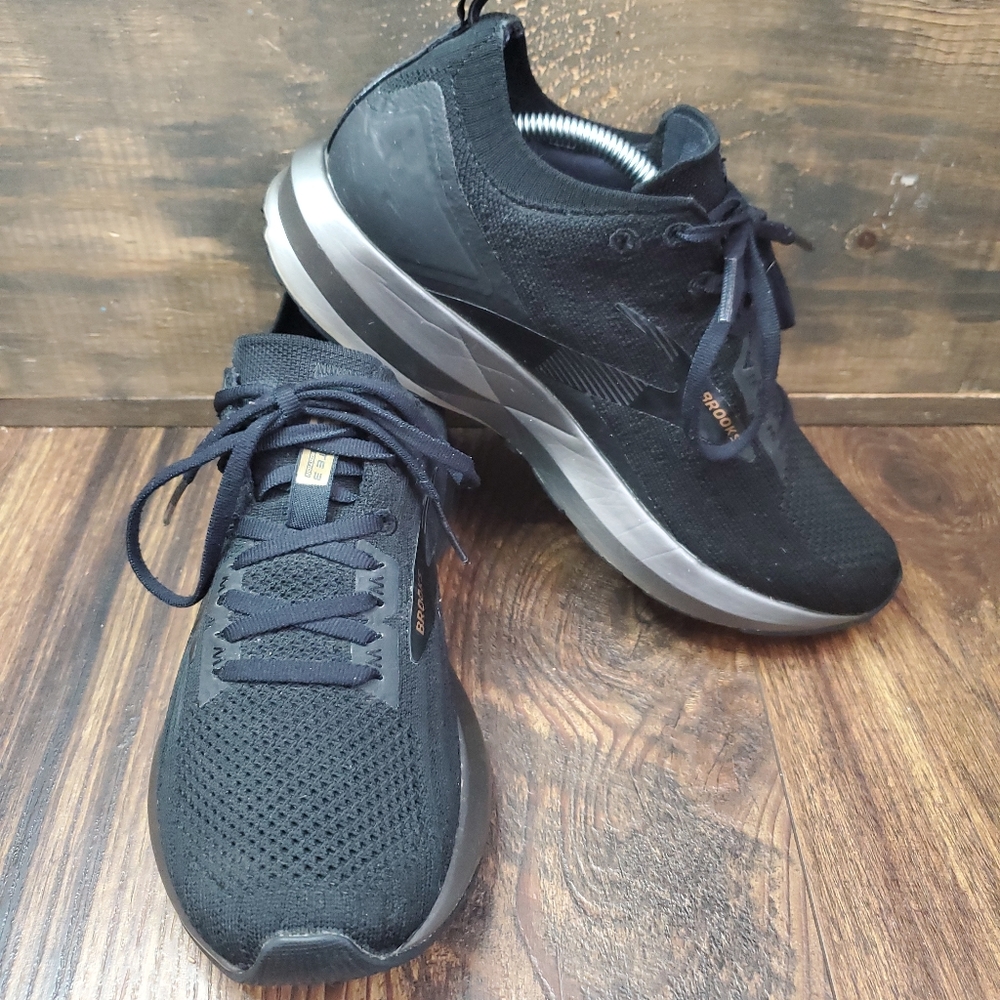 Brooks LEVITATE 3 Black Limited Edition Running Sneakers Womens Size 8.5